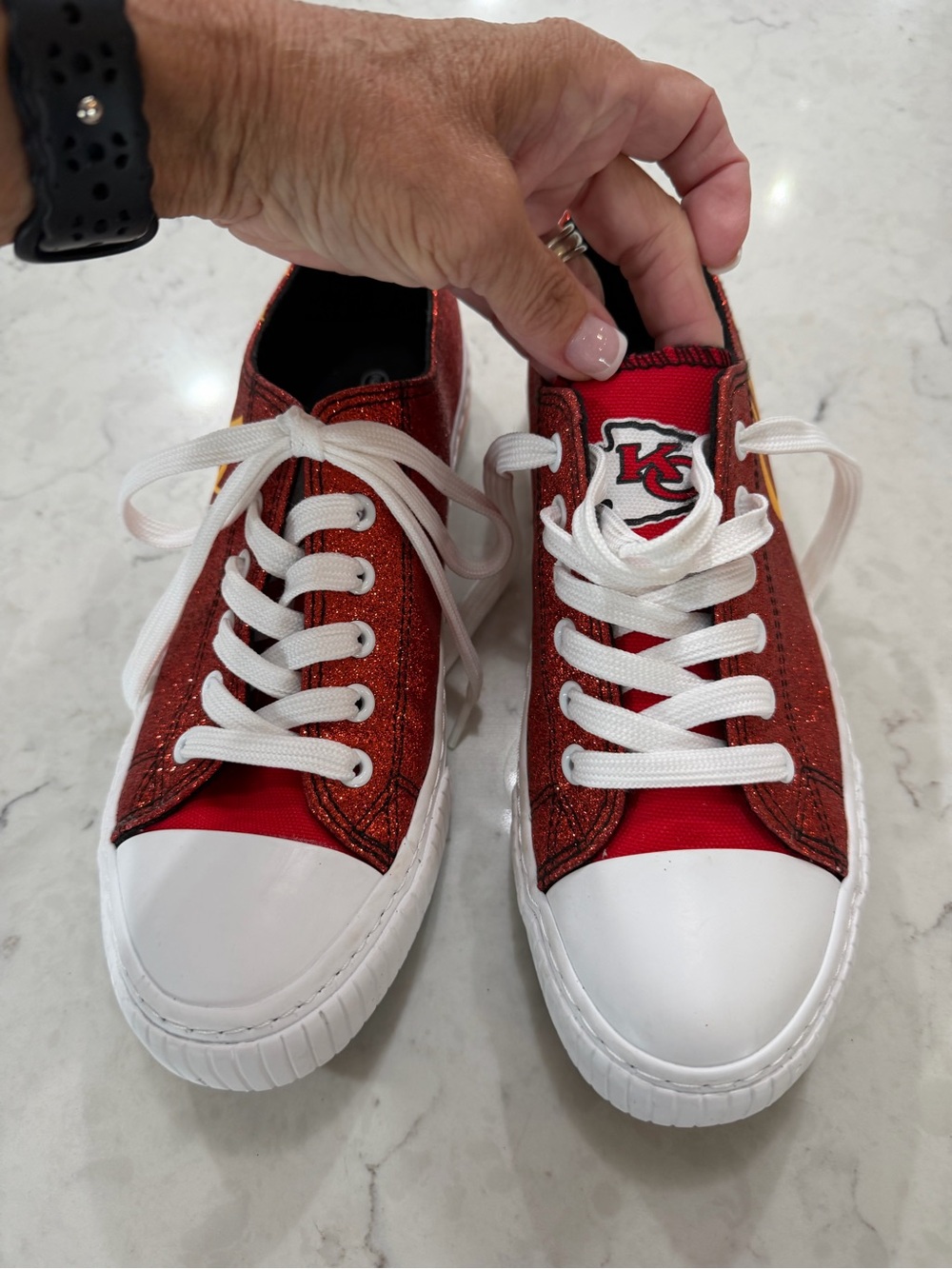 NEW Kansas City Chiefs Red Glitter Low-Top Sneakers for Women - Picture 2 of 6